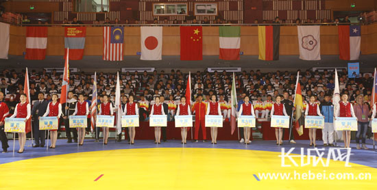  国际邀请赛开战，中外球队切磋技艺