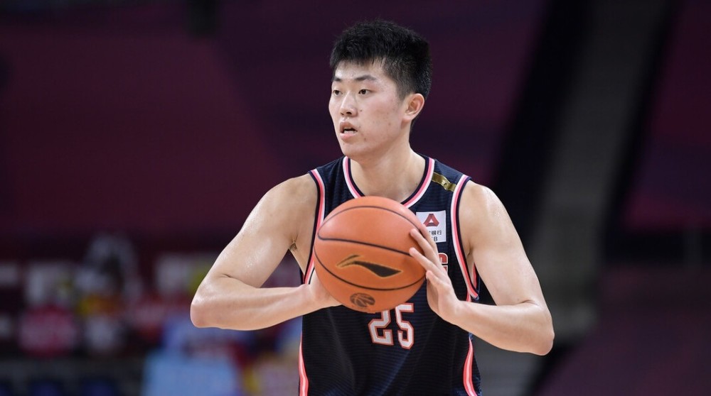  易建联复出首秀带领广东轻取深圳队