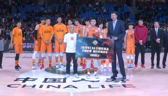  亚洲新星闪耀赛场斩获关键三分