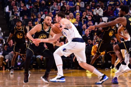  末节逆转高潮迭起演绎篮球魅力