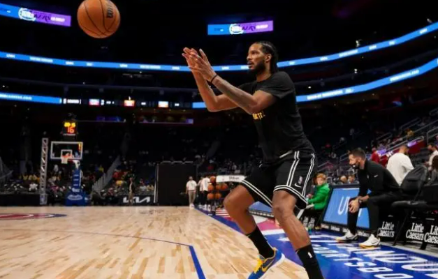  老将复出首秀砍下两双引喝彩