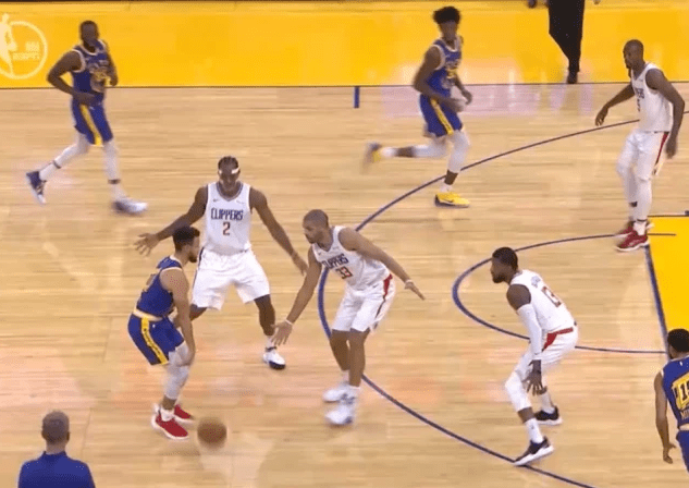  勇士库里三分如雨浇灭火箭反击