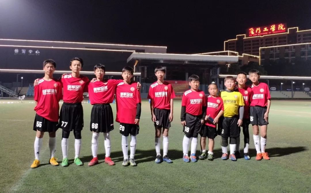  夜间灯光球场投入使用，延长训练时间助力选手备赛  