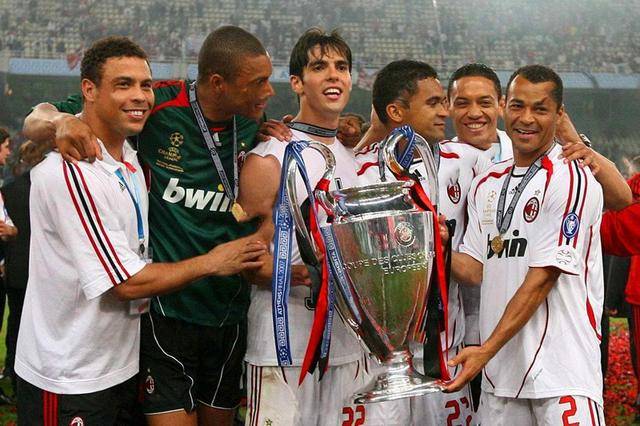  巴西传奇卡卡正式退役，告别仪式温情满满