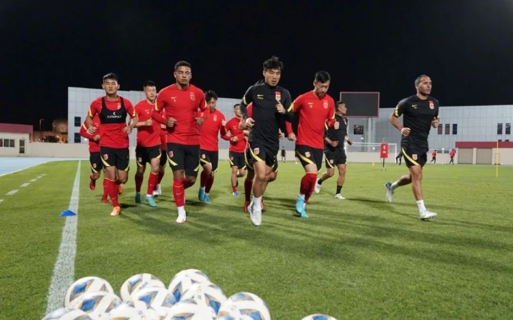  女足亚洲杯启幕战告捷，玫瑰军团展风采  